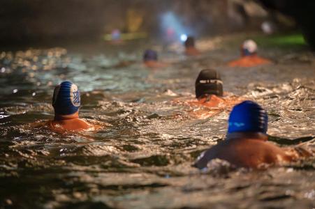 Otužilci v Punkevních jeskyních, 4. 10. 2025