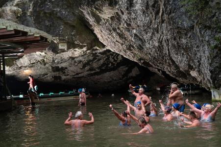 Otužilci v Punkevních jeskyních, 4. 10. 2025