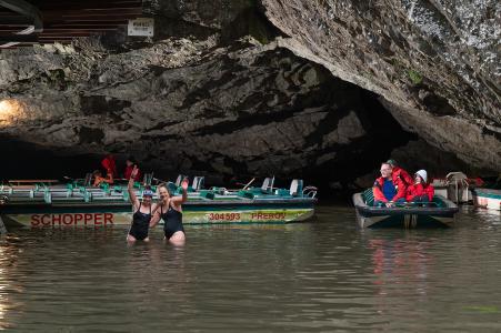 Otužilci v Punkevních jeskyních, 4. 10. 2025