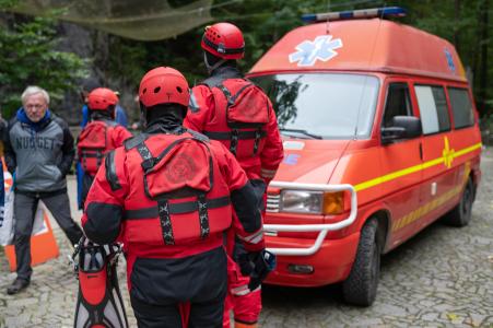 Otužilci v Punkevních jeskyních, 4. 10. 2025