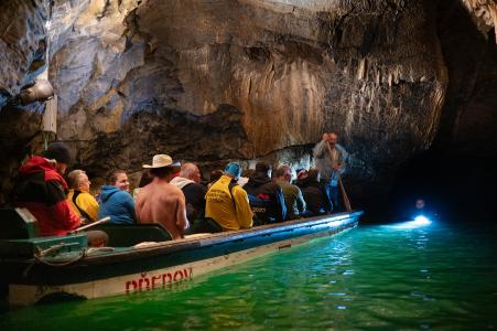 Otužilci v Punkevních jeskyních, 4. 10. 2025