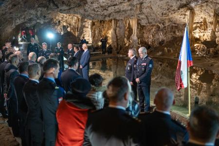 Ocenění policistů v Punkevních jeskyních, 10. 11. 2025